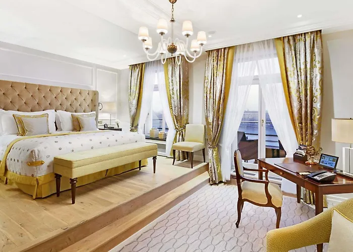 Fairmont Vier Jahreszeiten Hotel 5*