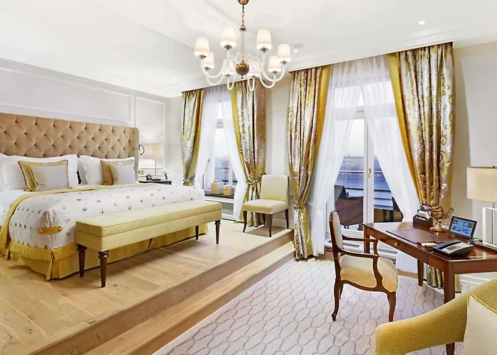 Fairmont Vier Jahreszeiten Hotel