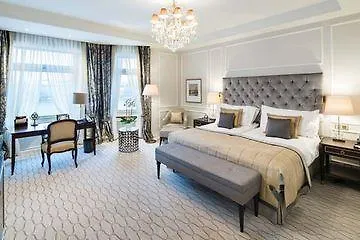 Fairmont Vier Jahreszeiten Hotell